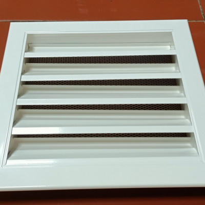 Tấm chắn gió louver 350x350 kèm lưới chắn côn trùng lắp thông gió ngoài trời tránh hắt mưa
