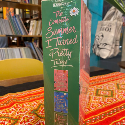 Sách - The Complete Summer I Turned Pretty Trilogy (Deluxe Boxed Set) | Romance / Young Adult in English / Summer Reads / Ngoại văn Lãng mạn