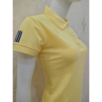 Áo thun cá sấu nữ màu vàng có size từ 40-70kg.