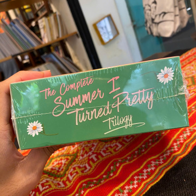 Sách - The Complete Summer I Turned Pretty Trilogy (Deluxe Boxed Set) | Romance / Young Adult in English / Summer Reads / Ngoại văn Lãng mạn