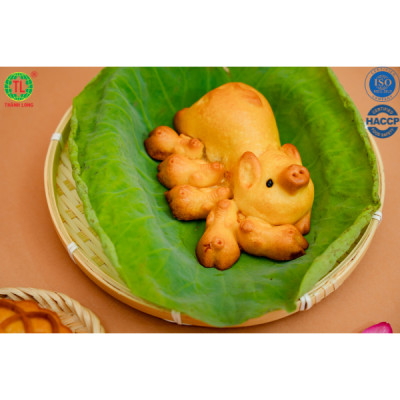 BÁNH TRUNG THU BẦY HEO 5 CON NHÂN DỪA 250 G THÀNH LONG ( CÓ NHÂN TRONG HEO CON, CÓ TRỨNG TRONG HEO MẸ) - VIỆT NAM