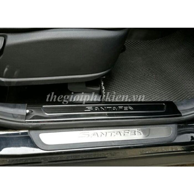 BỘ SẢN PHẨM Nẹp bước chân và ốp chống trầy cốp Hyundai Santafe 2019  - Mẫu Titan