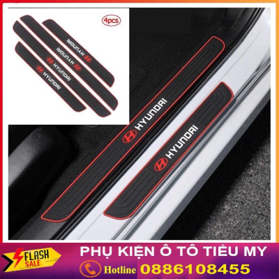 Bộ 4 Miếng Nẹp Bước Chân Bằng Cao Su Logo Hãng MAZDA Chống Trơn Trượt - Miếng Dán Chống Trầy Xước Bậc Cửa Lên Xuống Ô Tô