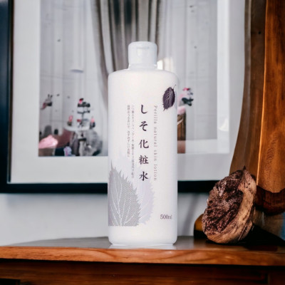 Toner Se Khít Lỗ Chân Lông Chiết Xuất Từ Lá Tía Tô Và Lá Diếp Cá Chinoshio Natural Skin Lotion (Chai 500 mL)