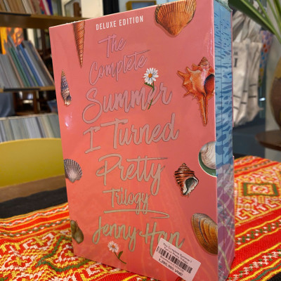 Sách - The Complete Summer I Turned Pretty Trilogy (Deluxe Boxed Set) | Romance / Young Adult in English / Summer Reads / Ngoại văn Lãng mạn