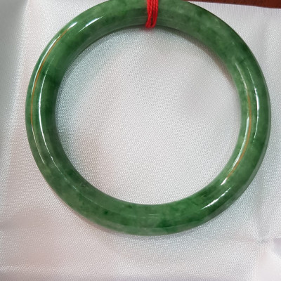 Vòng Cẩm Thạch tự nhiên mới Đậu Lý Sao Sao 56mm x cọng 9mm cao cấp sịn đẹp Vòng tay màu xanh đậu lý bông đậm đều bóng mượt đẹp Nữ 54kg - 64kg đeo rất đẹp sang tay món quà tặng Mẹ , người thân ý nghĩa ạ