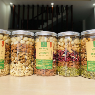 MIX HẠT ĂN LIỀN HOLI 01 - Hạt bí rang, Hạnh nhân rang mộc, Nhân óc chó vàng, Nhân macca, Điều tách lụa / đóng gói 500gram