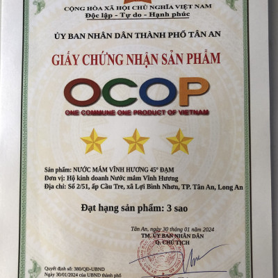 Nước mắm cá cơm Vĩnh Hương 45 độ đạm chai 250ml 70 năm truyền thống