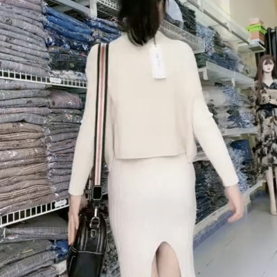 Set áo croptop và đầm ôm body myqlothing dày mềm mịn ôm form chuẩn dáng.