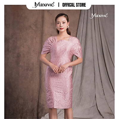 Đầm Xogam Hồng Tay Liền Họa Tiết Nổi Maxivic M122212