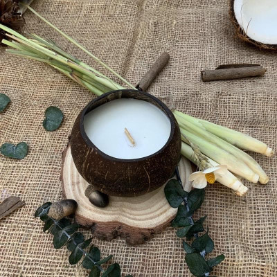 Nến Thơm Gáo Dừa - Gardenia ( Sứ ) - Sáp Nành Tinh Dầu Thiên Nhiên
