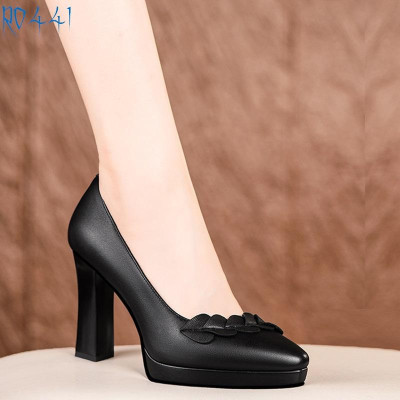 Giày cao gót nữ màu kem 8p RO441 ROSATA tại BCASHOP bít mũi, nhấp dây trái tim đồng màu thân giày dễ thương, thời trang