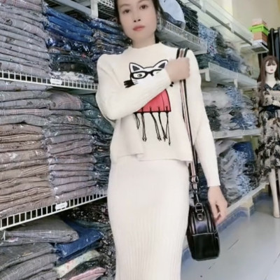 Set áo croptop và đầm ôm body myqlothing dày mềm mịn ôm form chuẩn dáng.