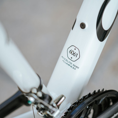 Xe đạp thể thao CALLI 2400 Khung nhôm không mối hàn