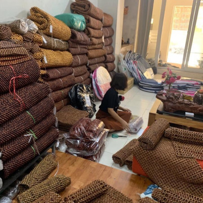 Lót ghế ô tô hạt gỗ Mun ( hình thật )