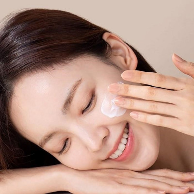 Sữa Rửa Mặt Tạo Bọt Làm Sạch Sâu Da Kumano Cyclear Vitamin C Enzyeme Facial Foam (Tuýp 130 G)