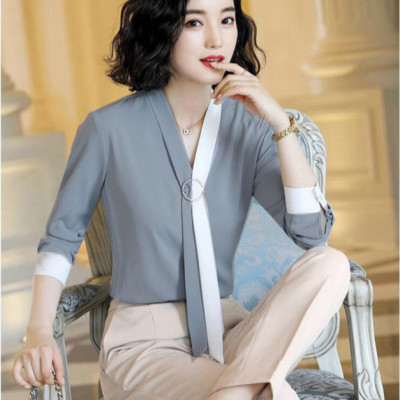 Áo kiểu Rinzy phối phụ kiện sang trọng