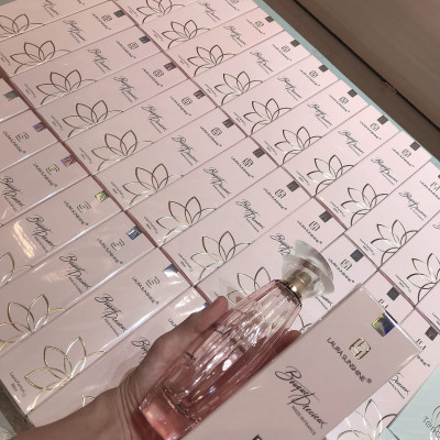 Chia sẻ: 0 Product Information Section Nước hoa nữ Laura Paris 01 Bouquet Precieux 100ml - Nước hoa nữ Laura Sunshine Nhật Kim Anh mùi số 1