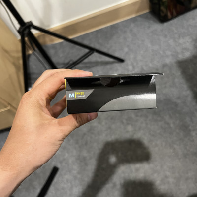 Bó gối thể thao cao cấp 3M Futuro 76587ENR màu xám, size M, 1 chiếc/hộp, thương hiệu Mỹ