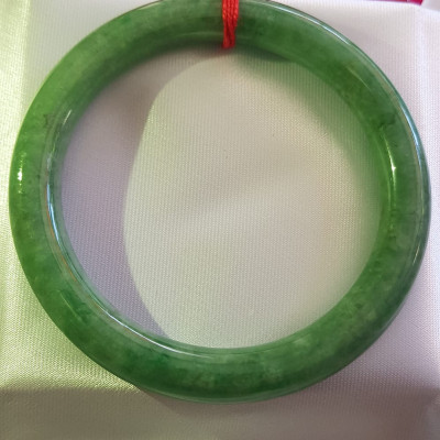 Vòng Cẩm Thạch tự nhiên mới vip Đậu Lý Sao Sao 56mm x cọng 8,5mm cao cấp sịn đẹp màu xanh đậu lý bông đậm đều bóng mượt đẹp Nữ 54kg - 64kg đeo rất đẹp sang tay món quà tặng Mẹ , người thân ý nghĩa ạ