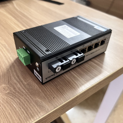 Thiết bị chuyển mạch công nghiệp, Switch POE công nghiệp 4 ports POE 1000M, 2 ports FIBER 1000M 20KM - hàng chính hãng ZINCOM