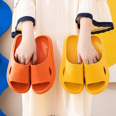 Dép xốp  sọc cao cấp  đi trong nhà , mang trong văn phòng, nhà tắm , đế dép làm bằng nhựa chống trơn trượt ,chống thấm nước , êm nhẹ  ,mềm mại mang lại cảm giác thoải mái  cho người sử dụng