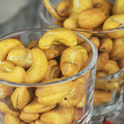 Combo Hạt Điều Rang Muối Tách Vỏ Lụa Hải Long (250g) + Hạt Điều Nghệ Mật Ong Hải Long (250g)